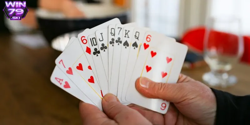 bon doi thong 3 Không để đối thủ đoán bạn đang sở hữu bài mạnh